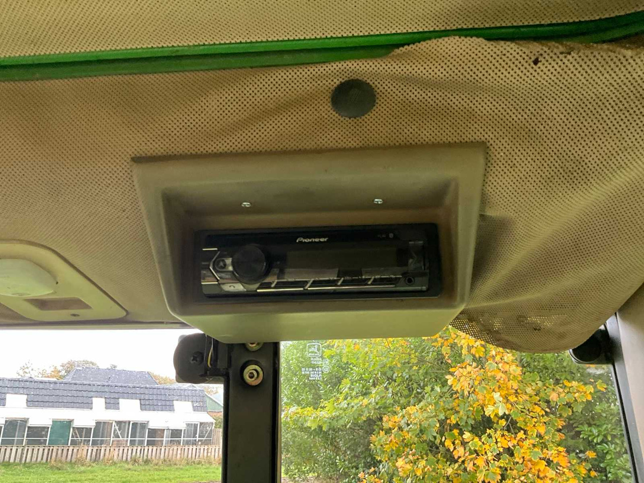 Tractor 1992 JOHN DEERE 6200 FOUR-WHEEL DRIVE FARM TRACTOR WITH FRONT LOADER