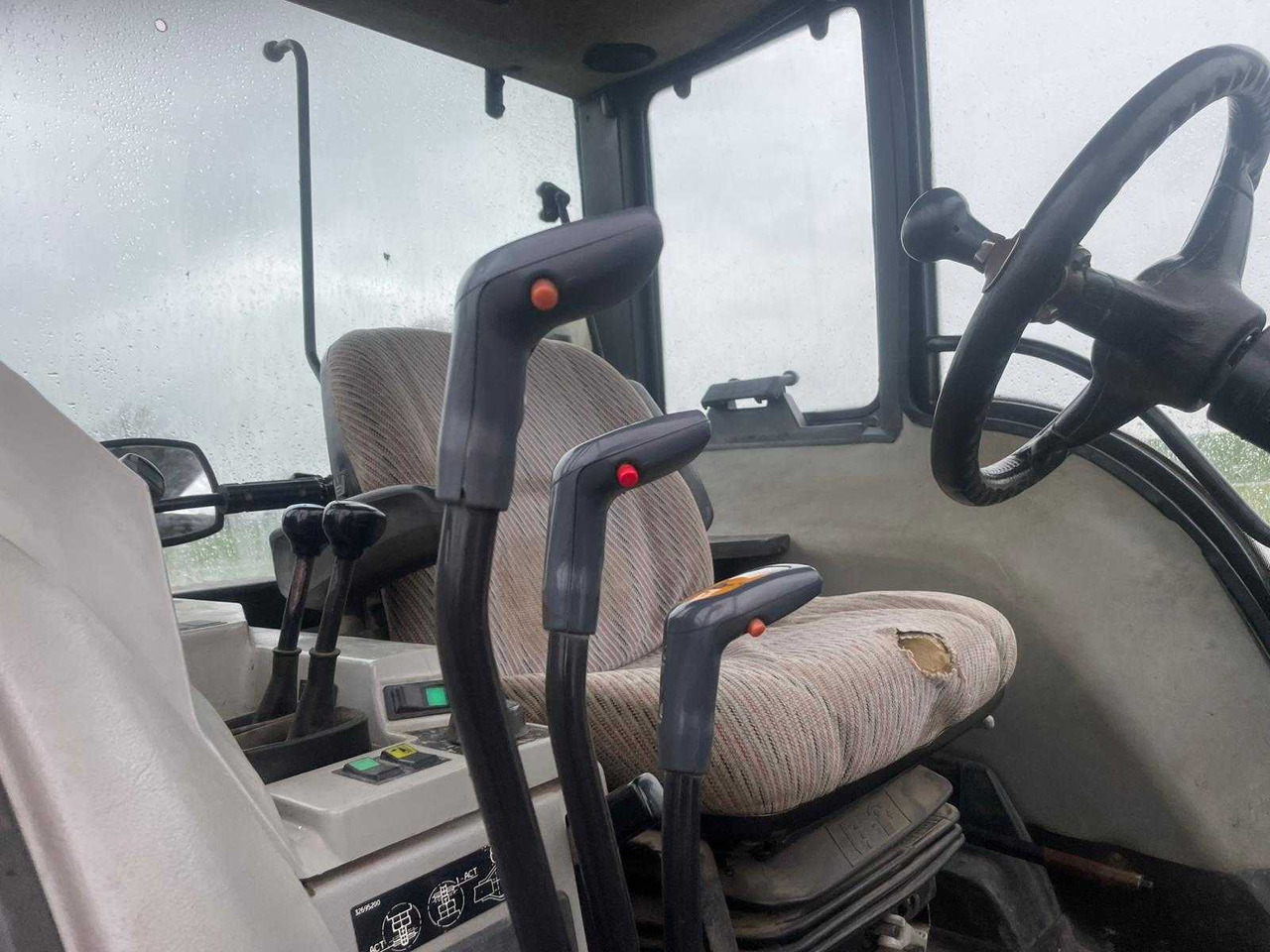 Tractor 1998 VALMET 6200 ALL-WHEEL DRIVE FARM TRACTOR