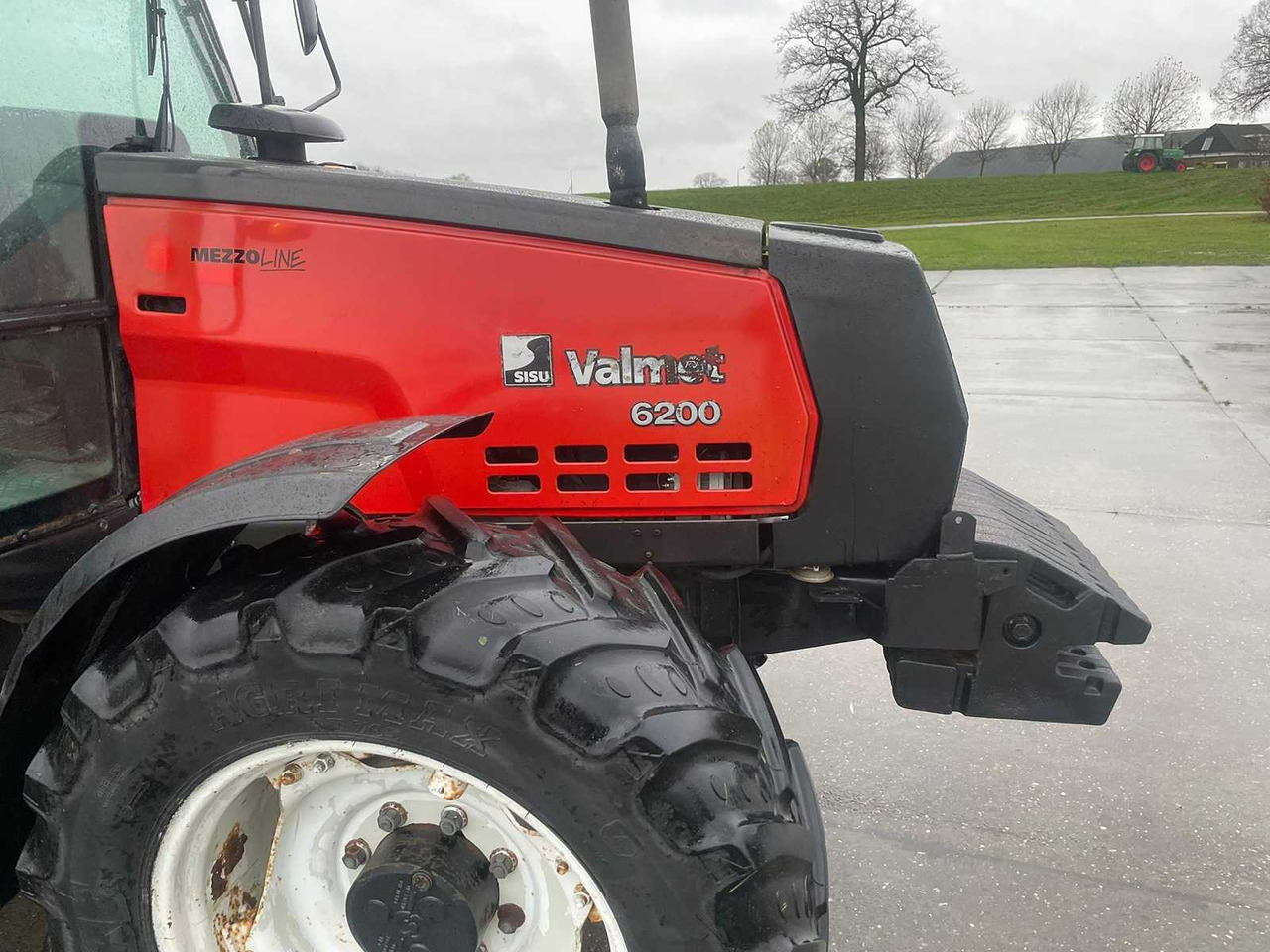 Tractor 1998 VALMET 6200 ALL-WHEEL DRIVE FARM TRACTOR