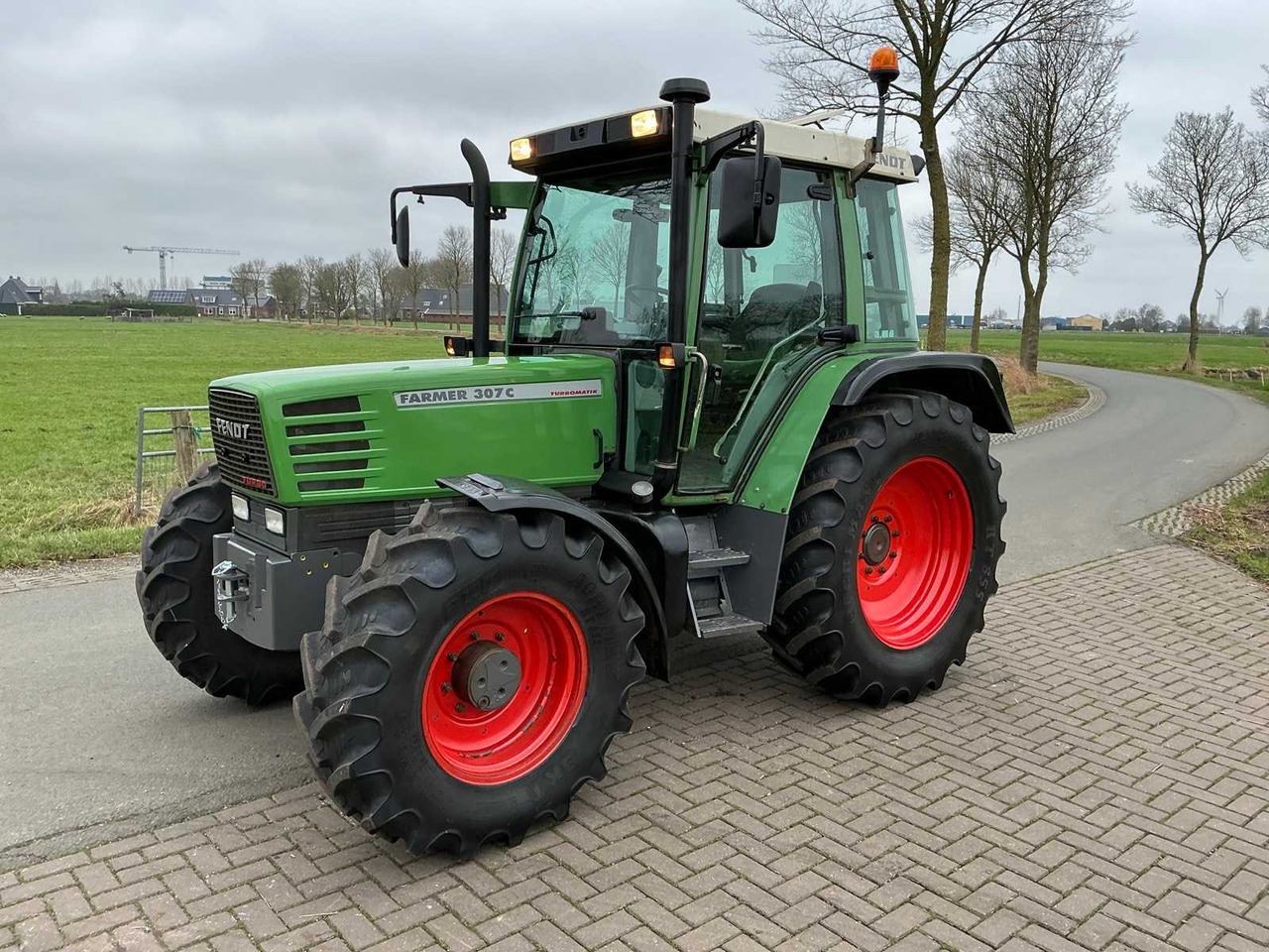 Tractor 1999 FENDT FARMER 307C ALL-WHEEL DRIVE FARM TRACTOR