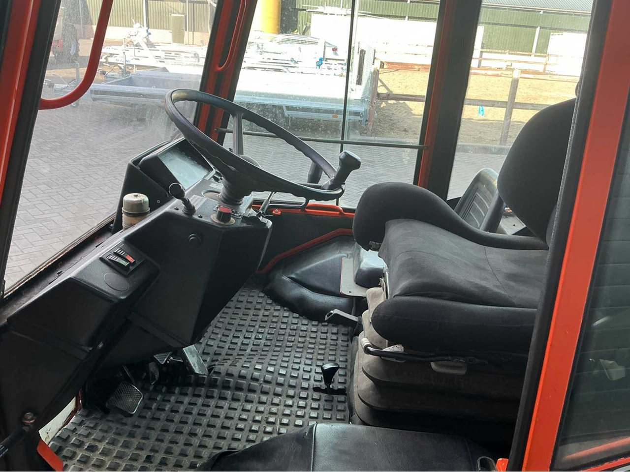 Tractor 2001 HOLDER C9800H TOOL CARRIER