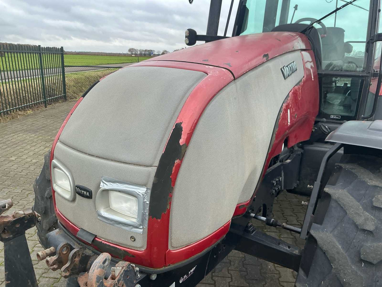 Tractor 2004 VALTRA T120 ALL-WHEEL DRIVE FARM TRACTOR