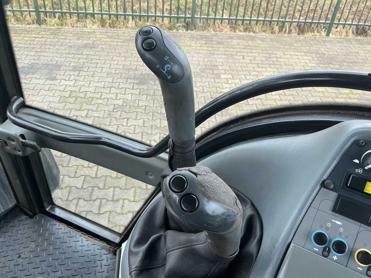 Tractor 2004 VALTRA T120 ALL-WHEEL DRIVE FARM TRACTOR