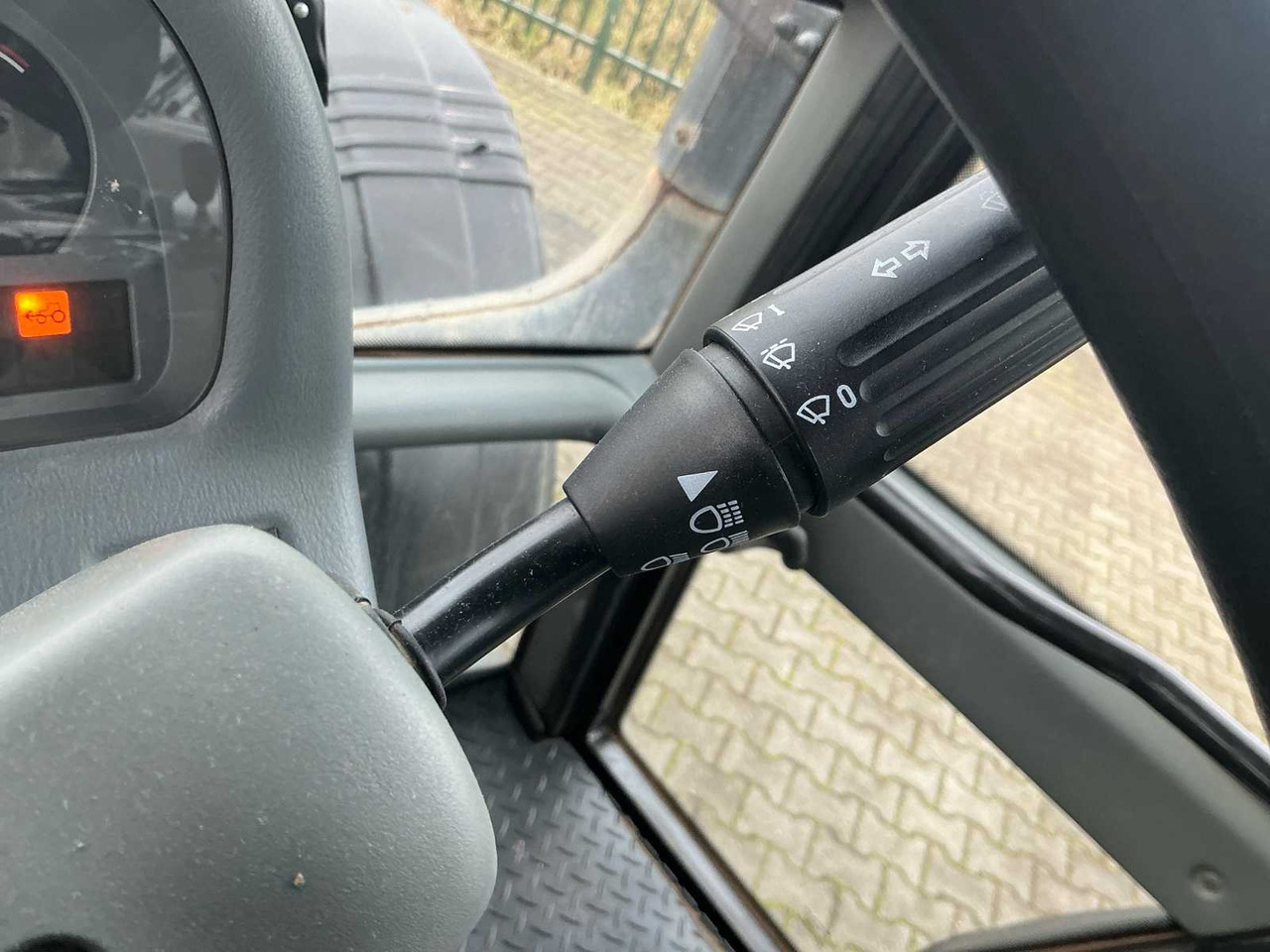 Tractor 2004 VALTRA T120 ALL-WHEEL DRIVE FARM TRACTOR