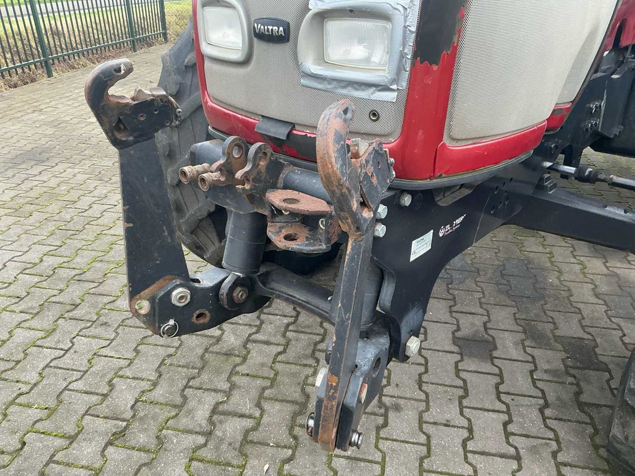 Tractor 2004 VALTRA T120 ALL-WHEEL DRIVE FARM TRACTOR