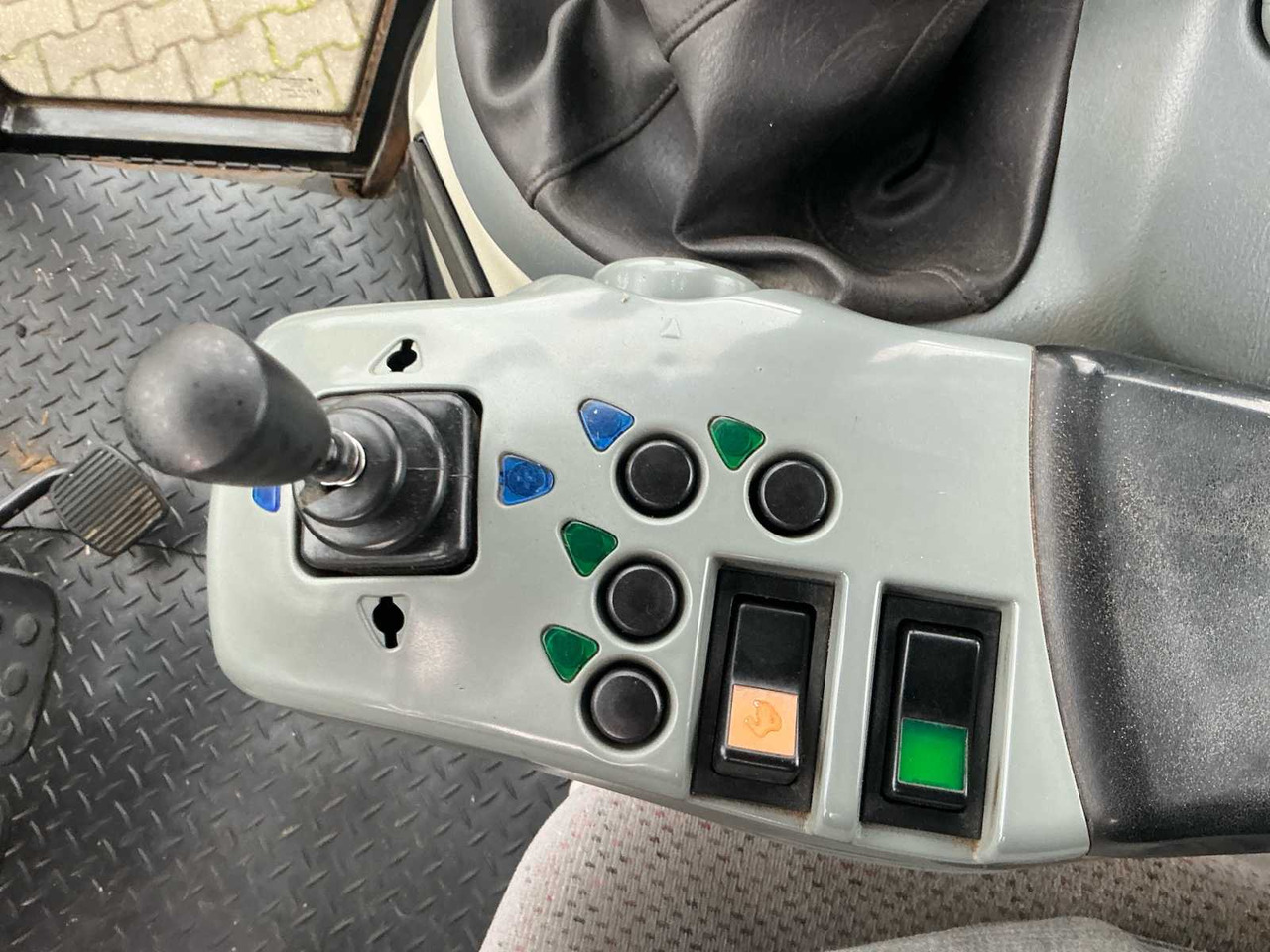 Tractor 2004 VALTRA T120 ALL-WHEEL DRIVE FARM TRACTOR