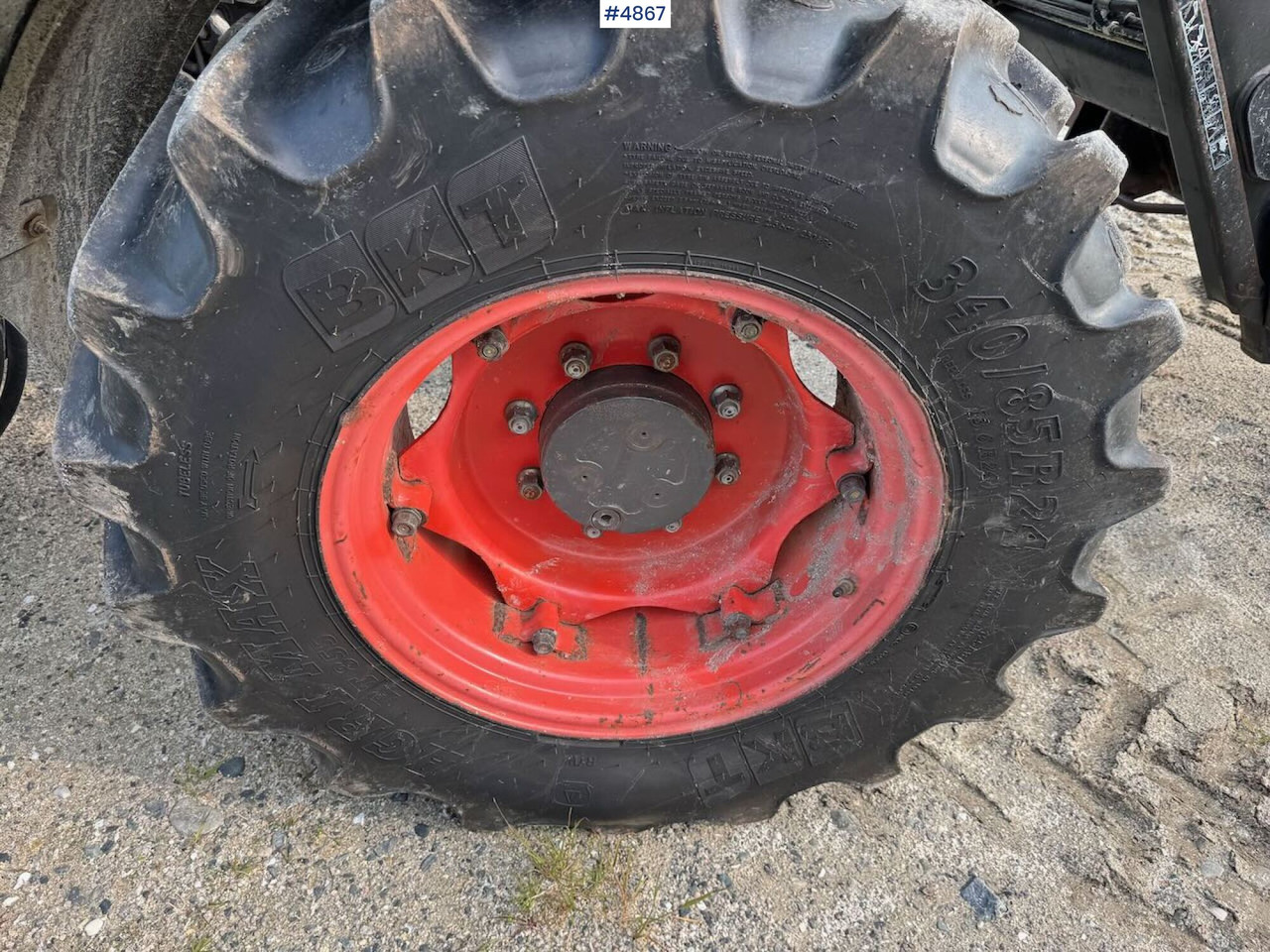 Tractor 2007 Claas Celtis 446 with front loader, pallet forks, and bucket