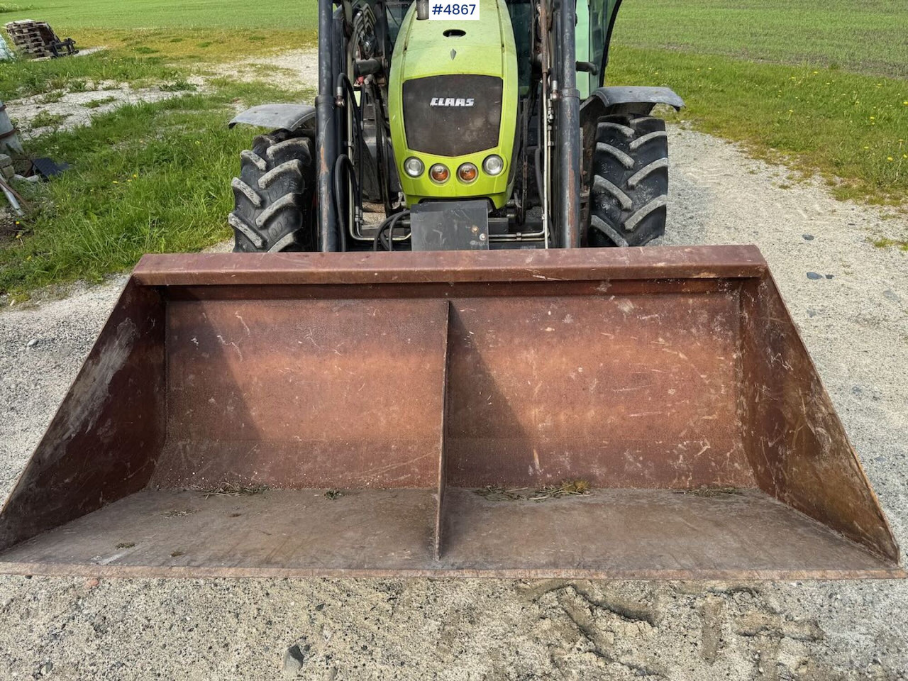 Tractor 2007 Claas Celtis 446 with front loader, pallet forks, and bucket