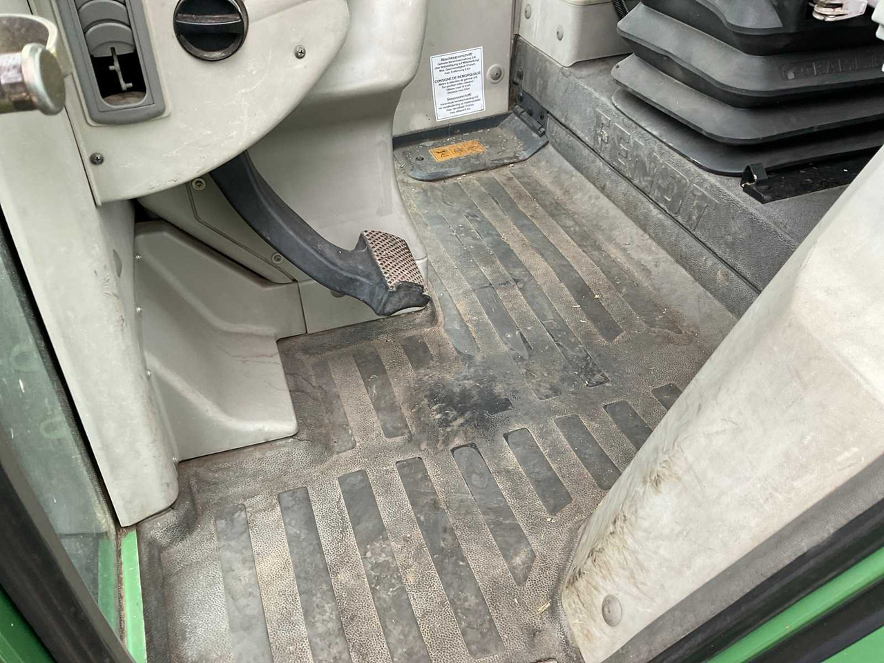 Tractor 2008 FENDT 412 VARIO TMS ALL-WHEEL DRIVE AGRICULTURAL TRACTOR