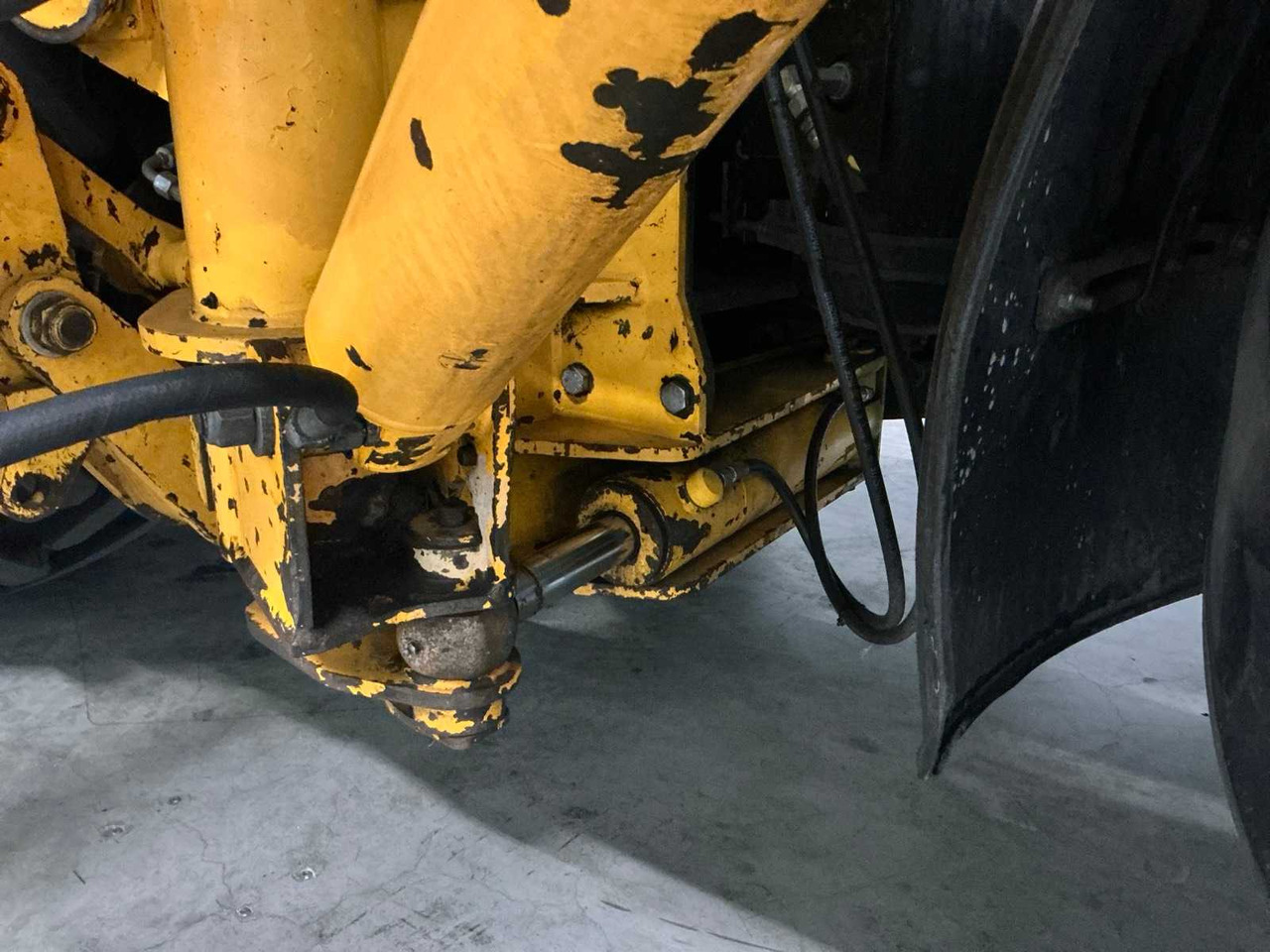 Tractor 2009 CLAAS AXION 820 ALL-WHEEL DRIVE FARM TRACTOR