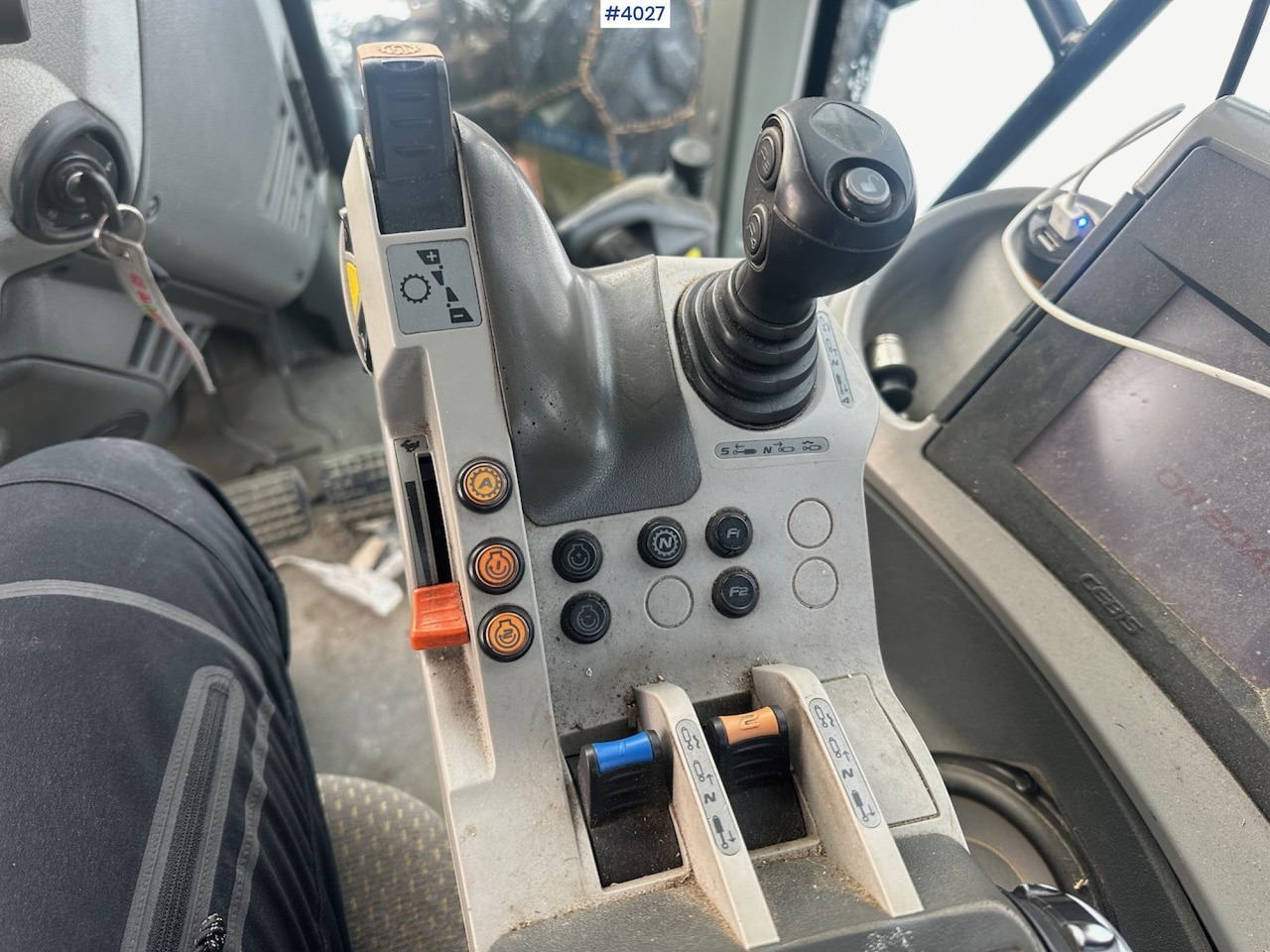 Tractor 2010 Claas 8690 4x4 tractor
