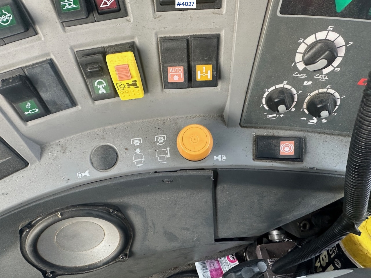 Tractor 2010 Claas 8690 4x4 tractor
