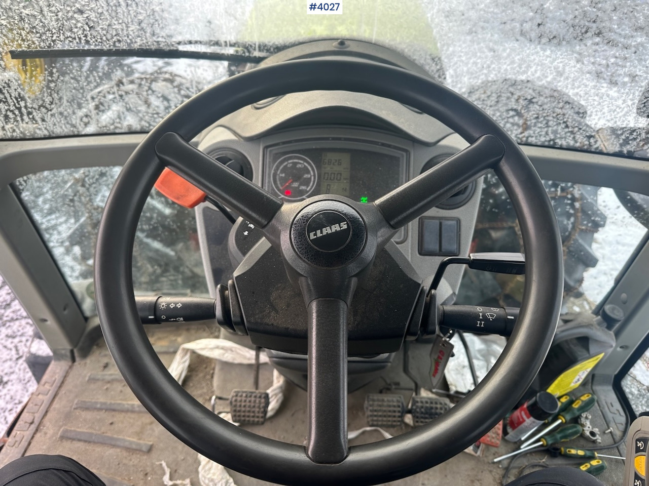 Tractor 2010 Claas Arion 640 4x4 Tractor