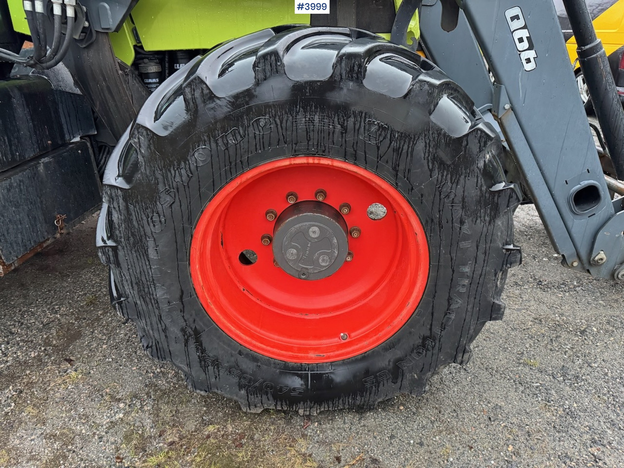 Tractor 2012 Claas Arion 640 w/ front loader