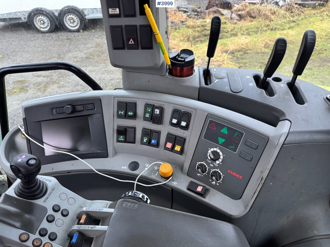 Tractor 2012 Claas Arion 640 w/ front loader