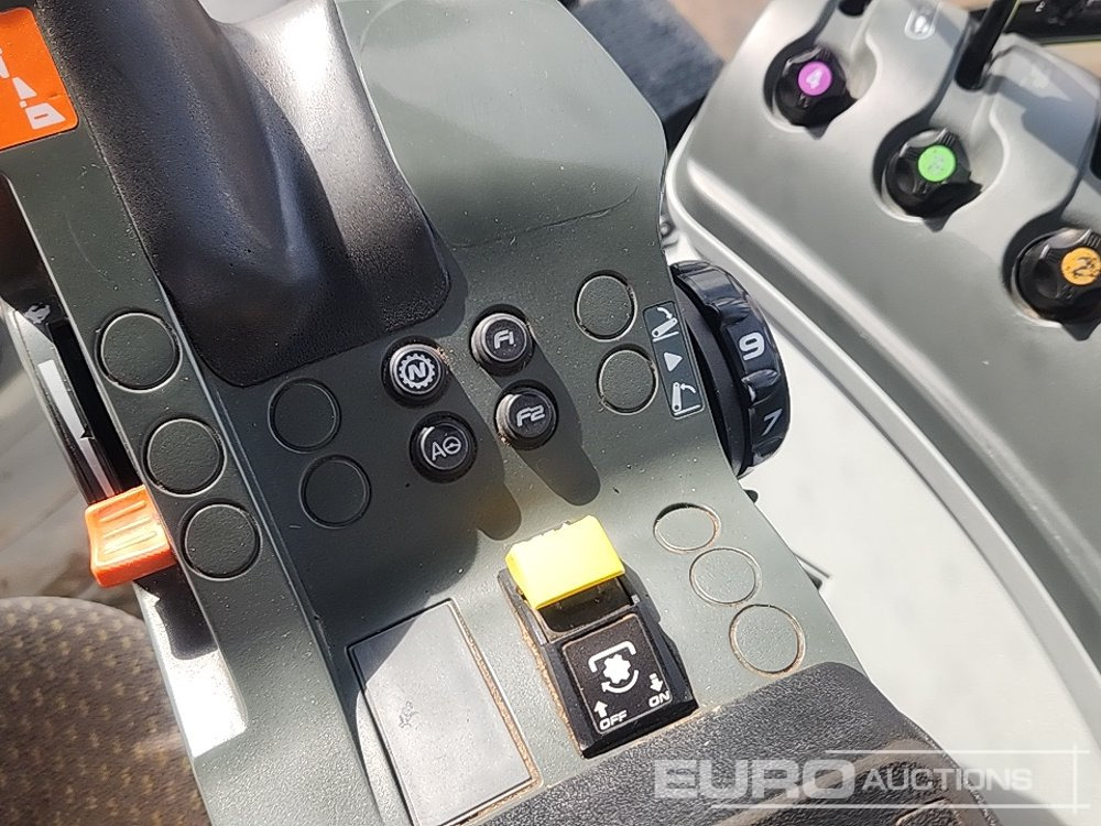 Tractor 2015 Claas Arion 620