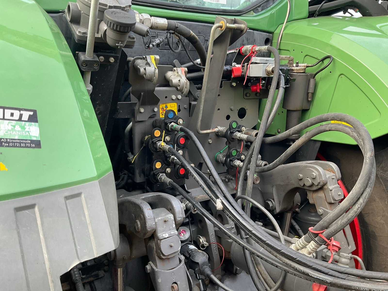 Tractor 2015 FENDT 716 ALL-WHEEL DRIVE FARM TRACTOR