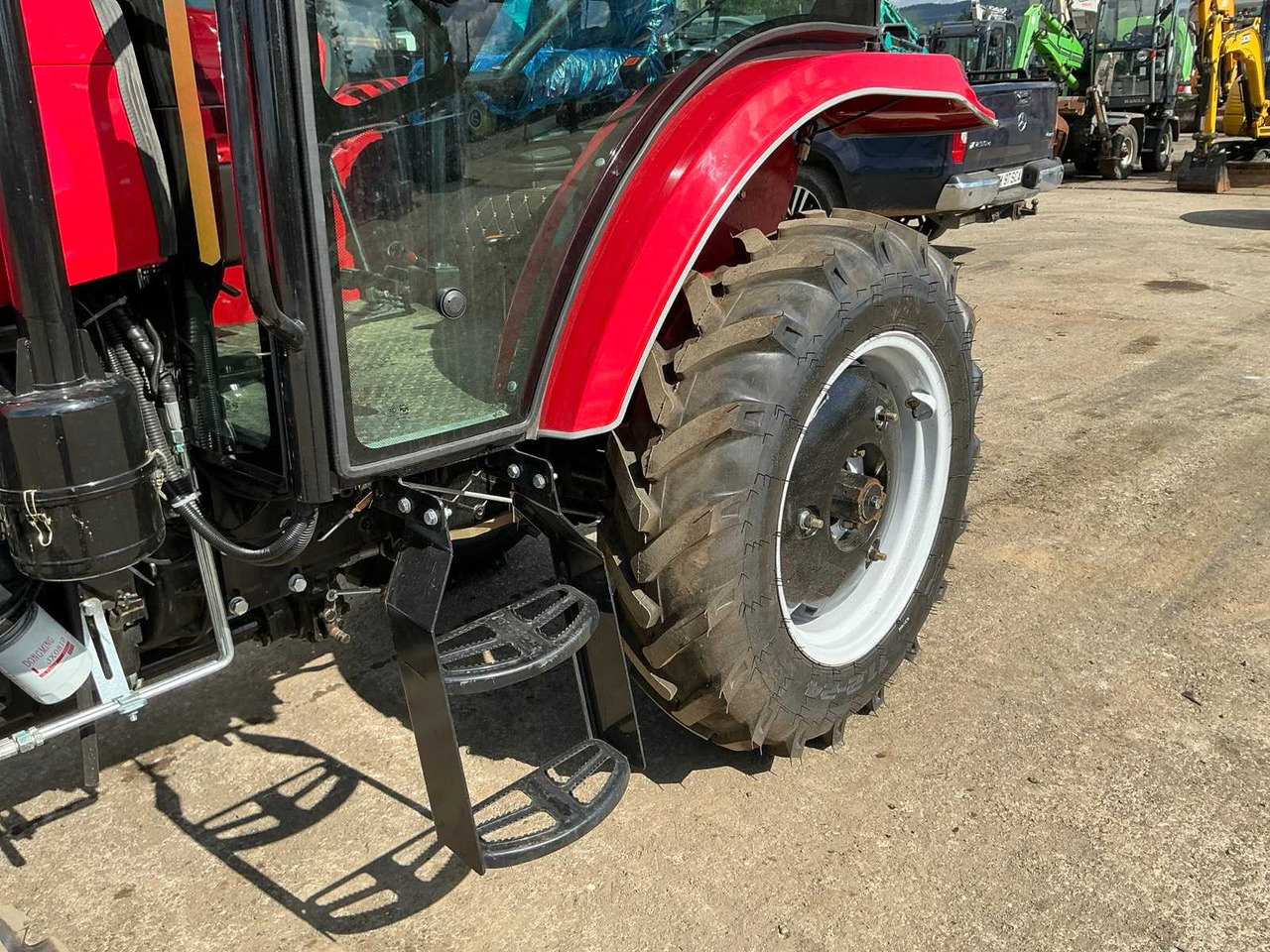 Tractor - 604 - 4-WHEEL DRIVE TRACTOR - 2025