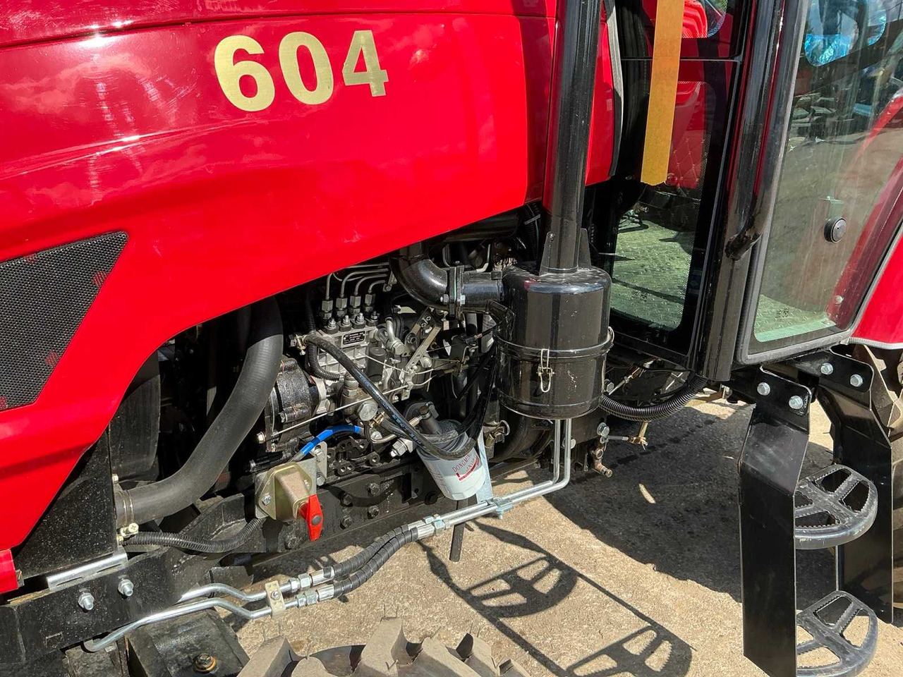 Tractor - 604 - 4-WHEEL DRIVE TRACTOR - 2025