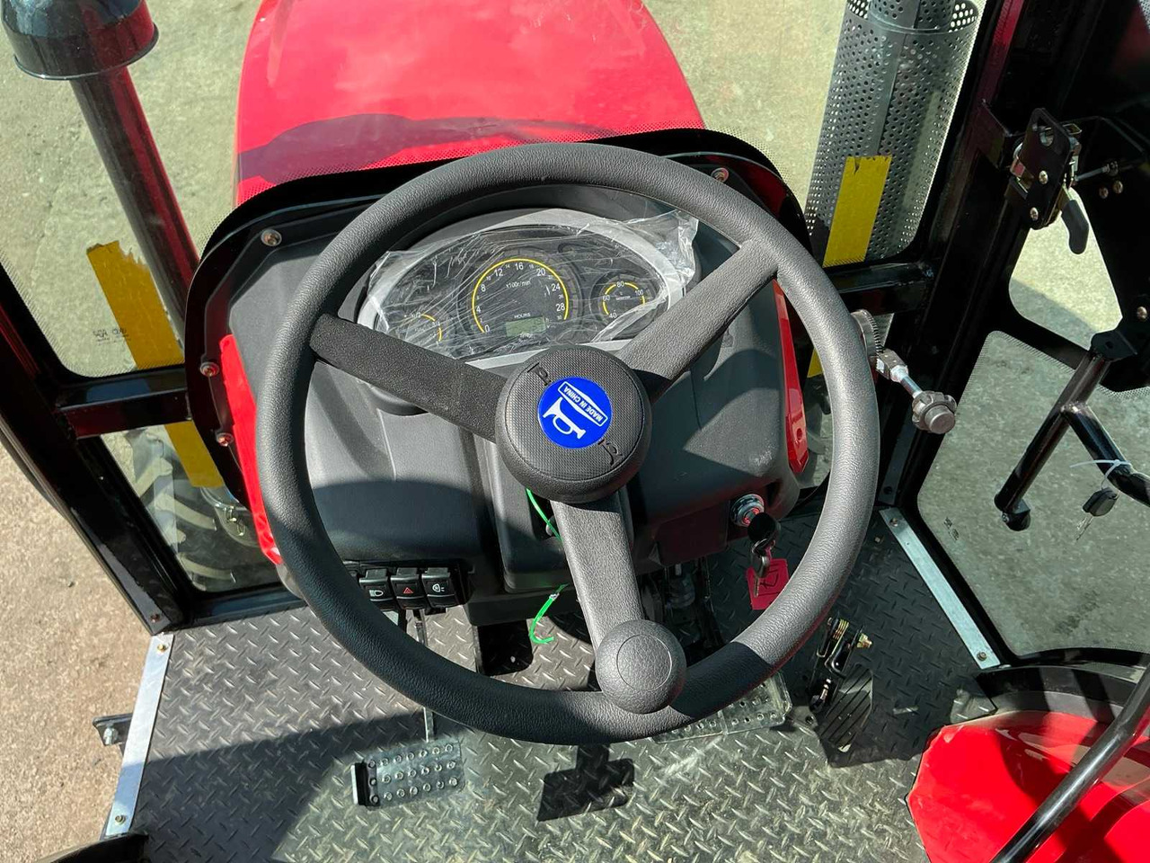 Tractor - 604 - 4-WHEEL DRIVE TRACTOR - 2025