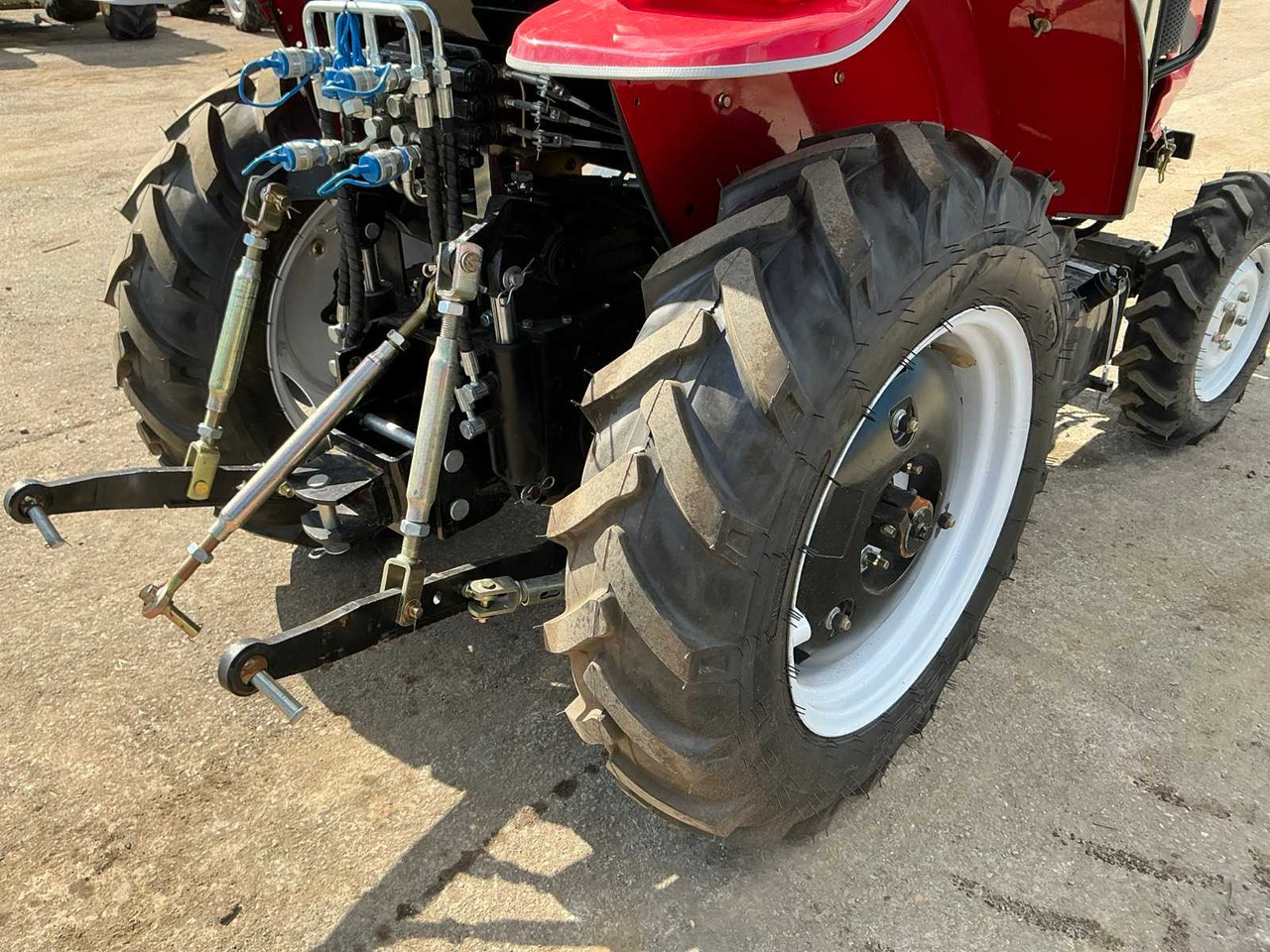 Tractor - 604 - 4-WHEEL DRIVE TRACTOR - 2025