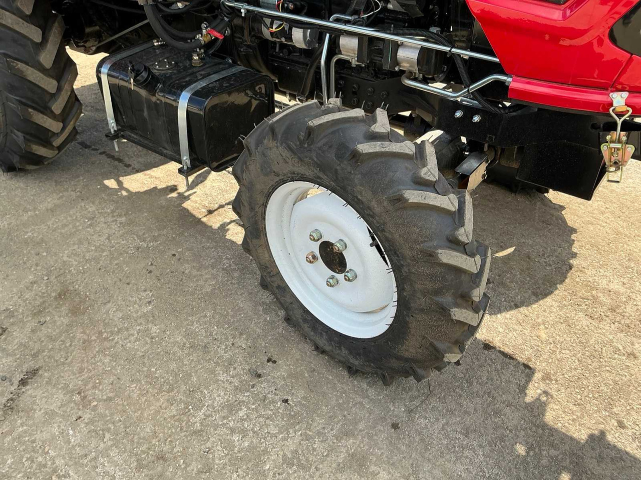 Tractor - 604 - 4-WHEEL DRIVE TRACTOR - 2025