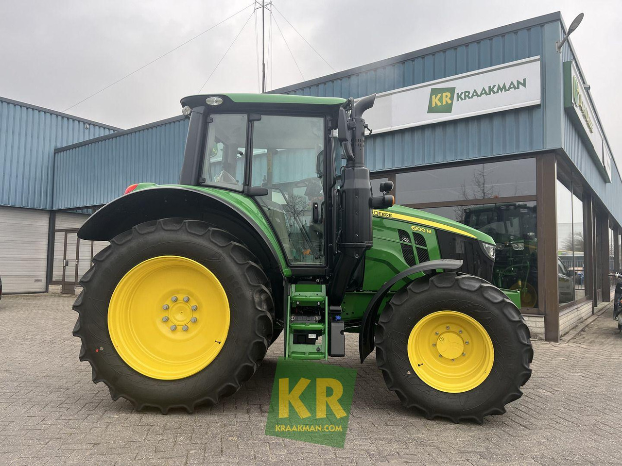 Tractor 6100M John Deere