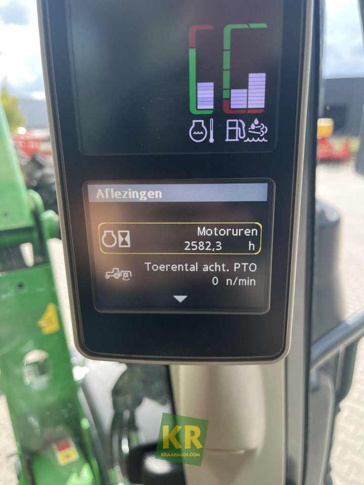 Tractor 6100M John Deere