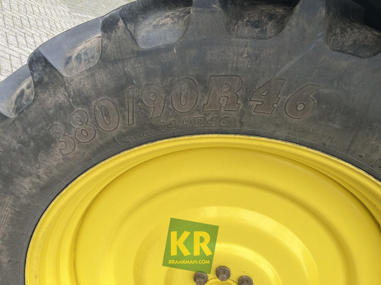 Tractor 6115R John Deere