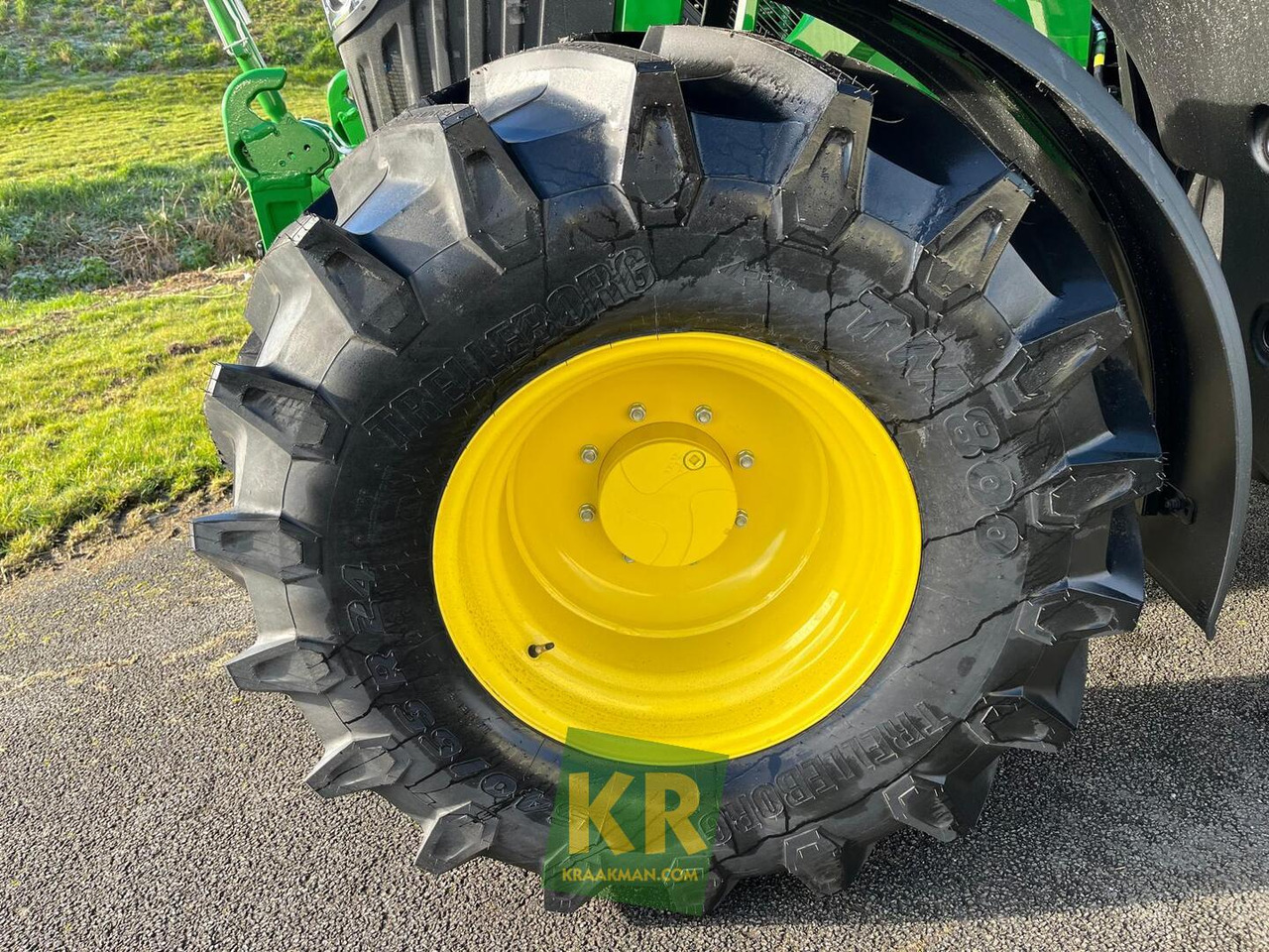 Tractor 6120M John Deere