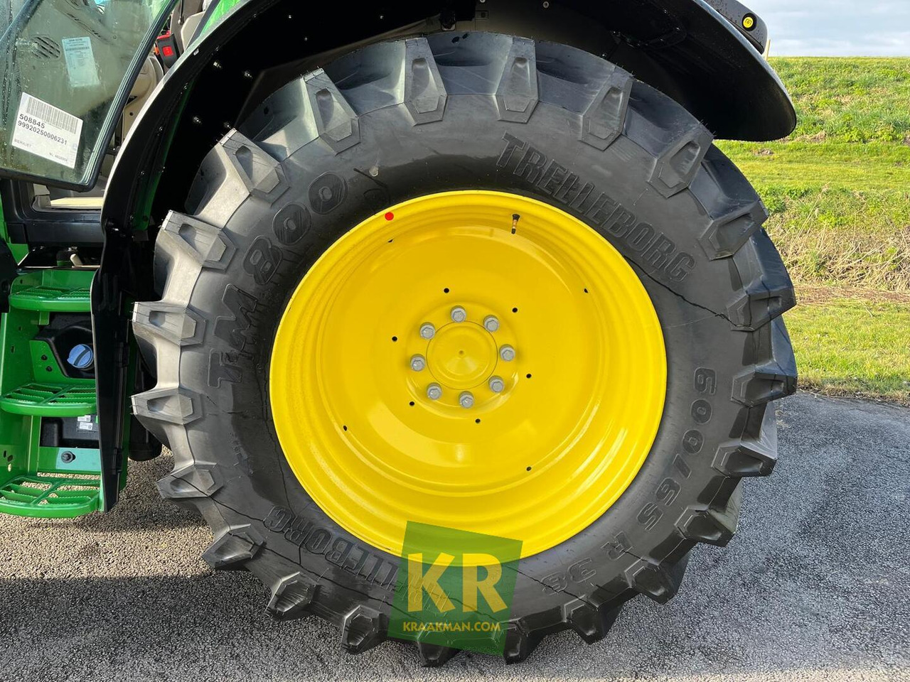 Tractor 6120M John Deere
