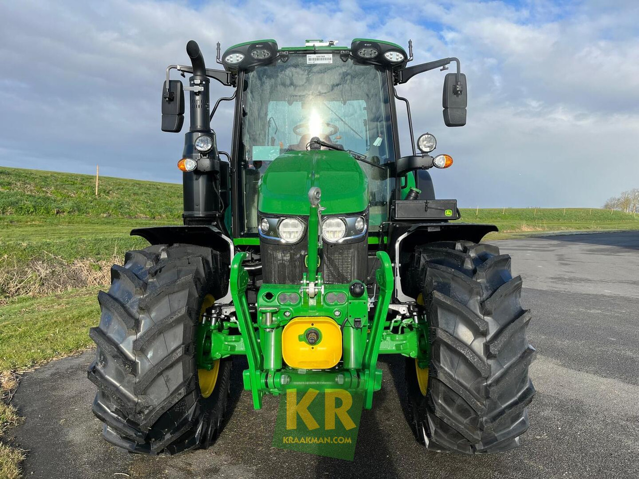 Tractor 6120M John Deere