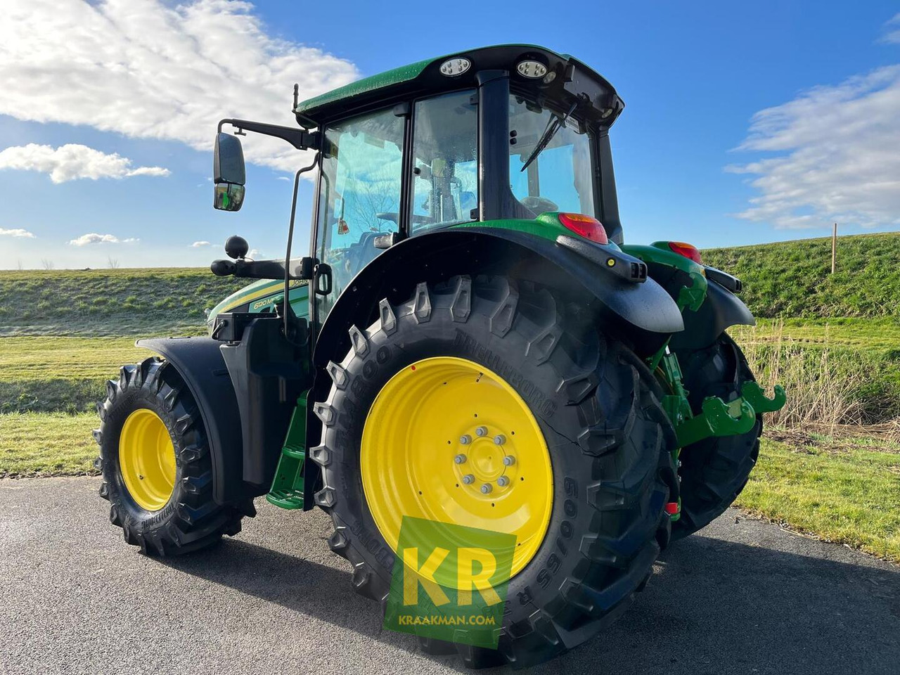 Tractor 6120M John Deere