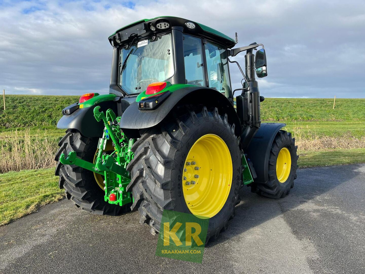 Tractor 6120M John Deere
