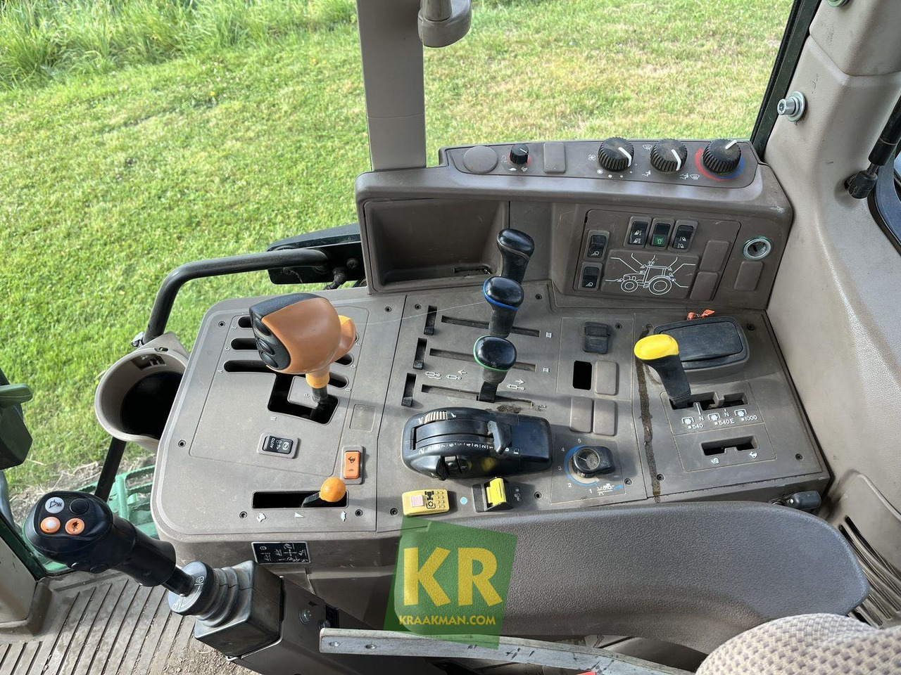 Tractor 6125M trekker John Deere