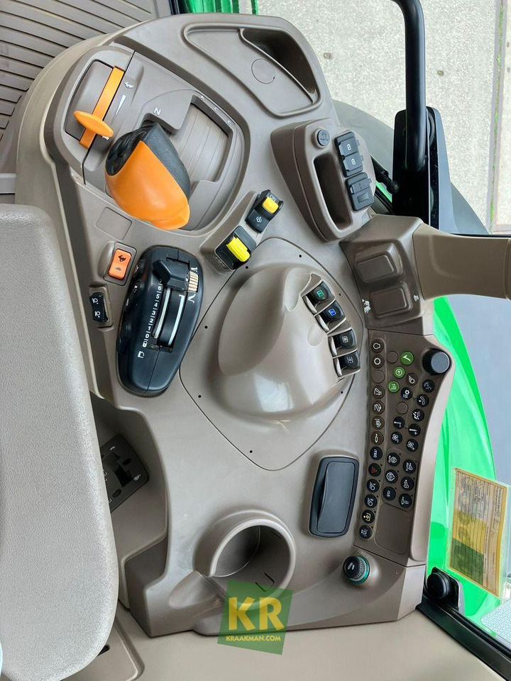 Tractor 6155M John Deere