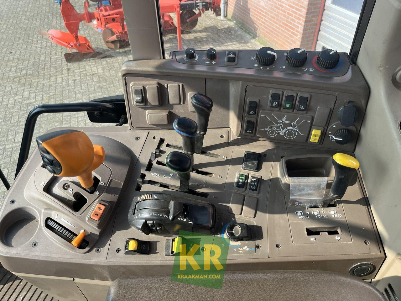 Tractor 6195M John Deere