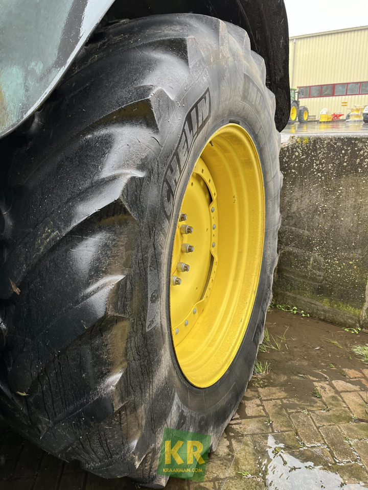 Tractor 6215R John Deere