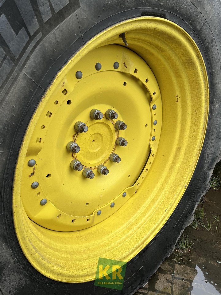 Tractor 6215R John Deere