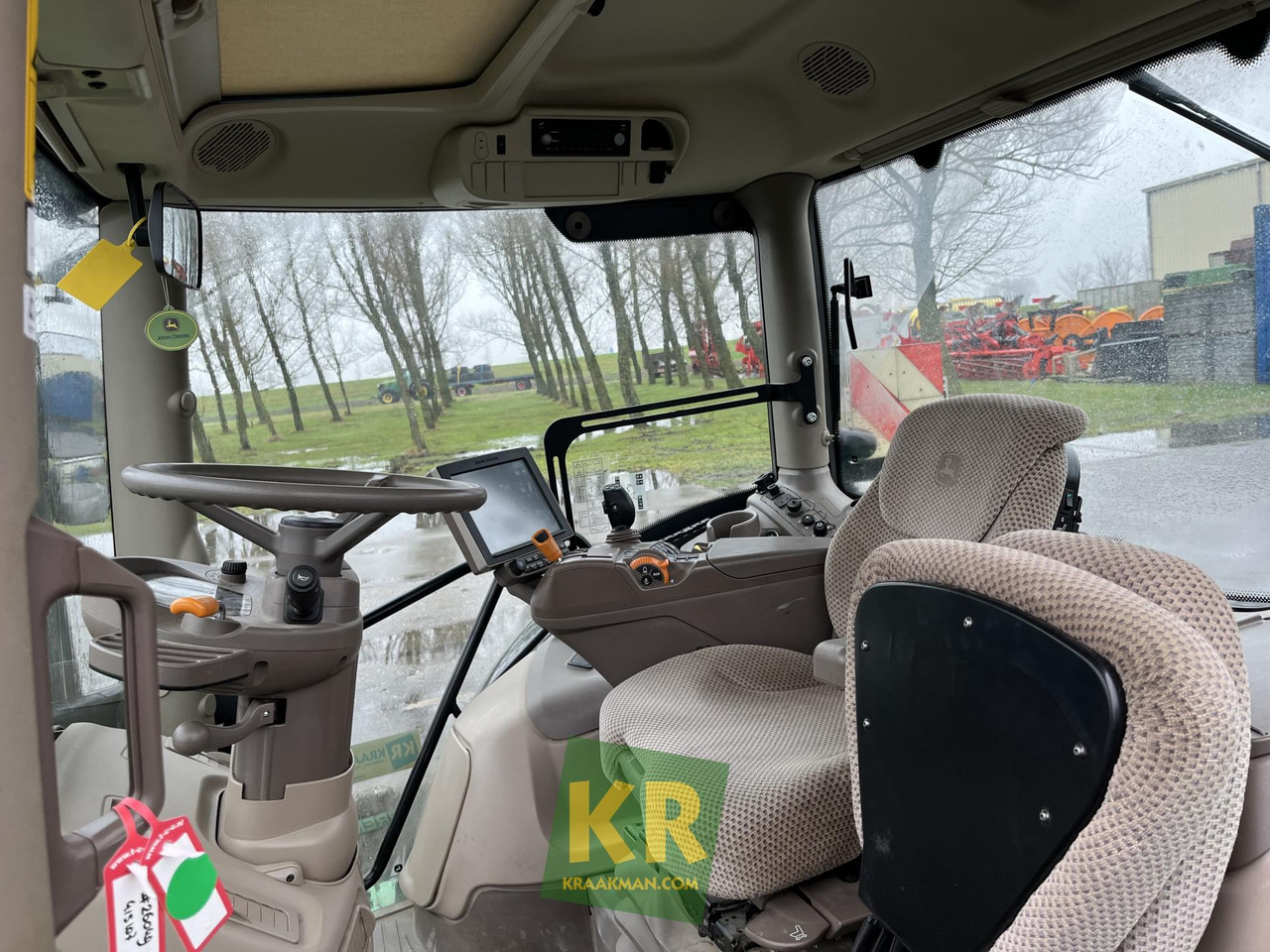 Tractor 6215R John Deere