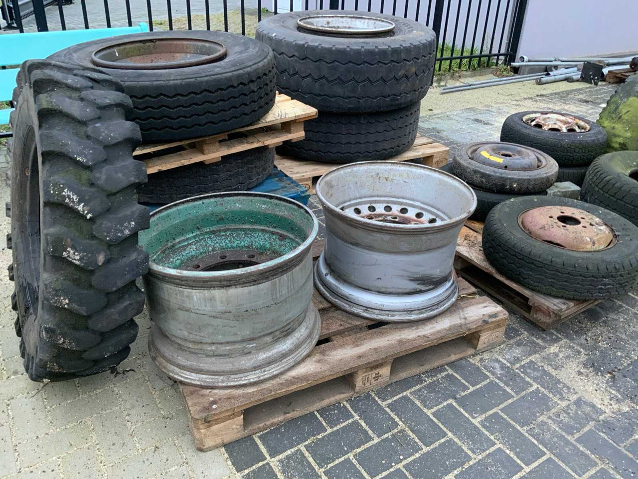 Tractor BATCH (TRUCK) TIRES AND RIMS