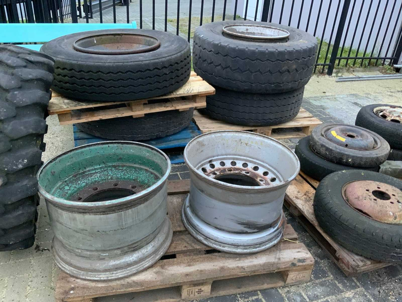 Tractor BATCH (TRUCK) TIRES AND RIMS