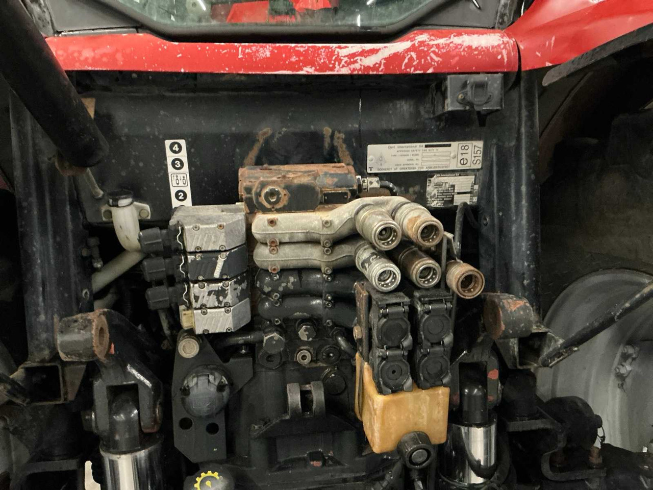 Tractor CASE IH MXU125 ALL-WHEEL DRIVE FARM TRACTOR