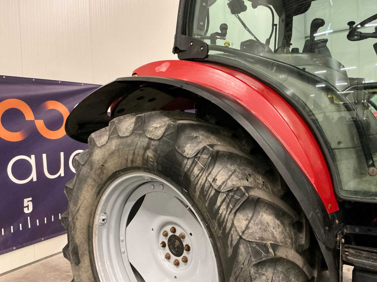 Tractor CASE IH MXU125 ALL-WHEEL DRIVE FARM TRACTOR