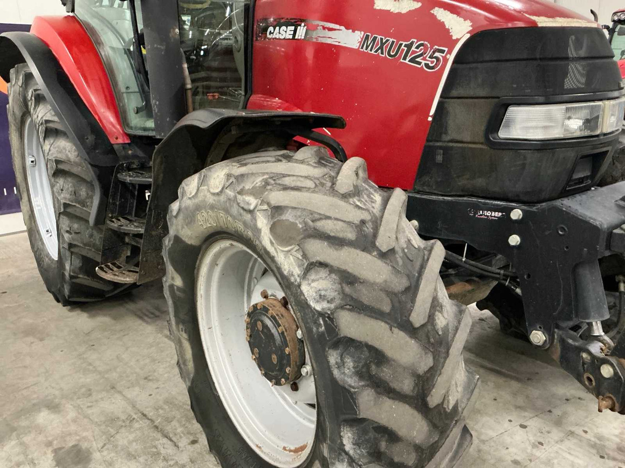 Tractor CASE IH MXU125 ALL-WHEEL DRIVE FARM TRACTOR