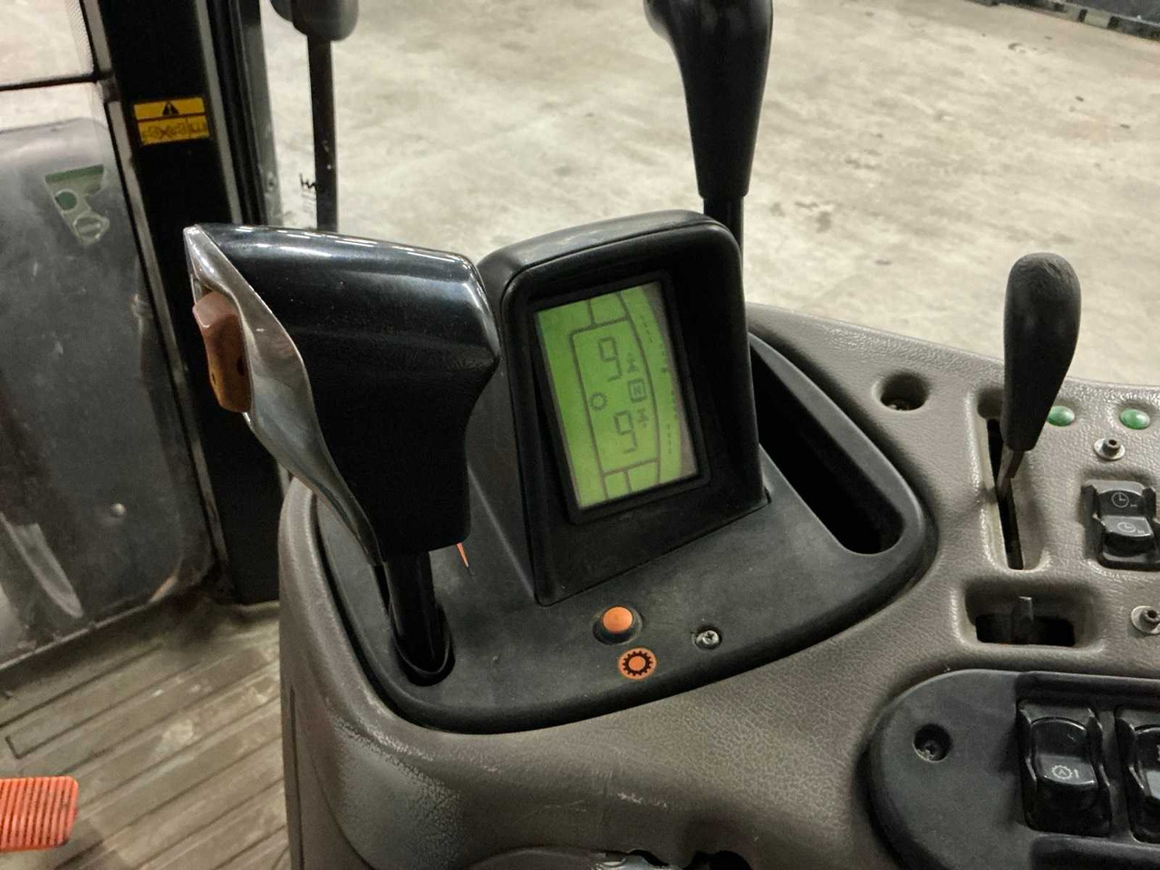 Tractor CASE IH MXU125 ALL-WHEEL DRIVE FARM TRACTOR