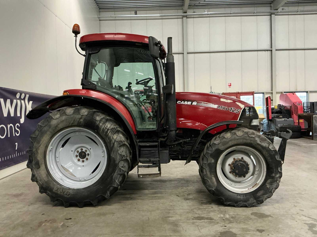 Tractor CASE IH MXU125 ALL-WHEEL DRIVE FARM TRACTOR