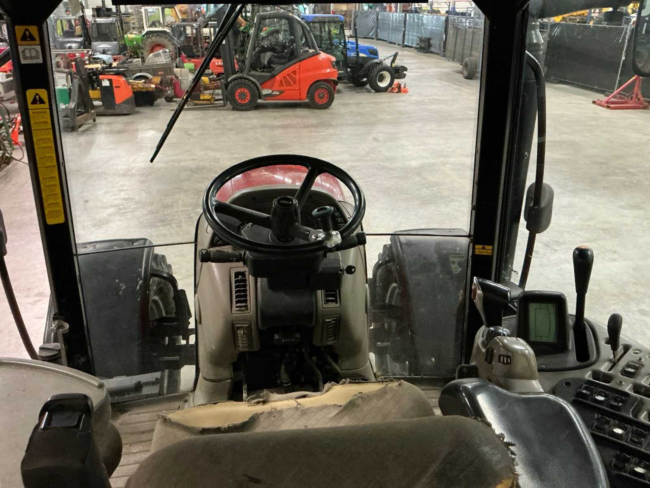 Tractor CASE IH MXU125 ALL-WHEEL DRIVE FARM TRACTOR