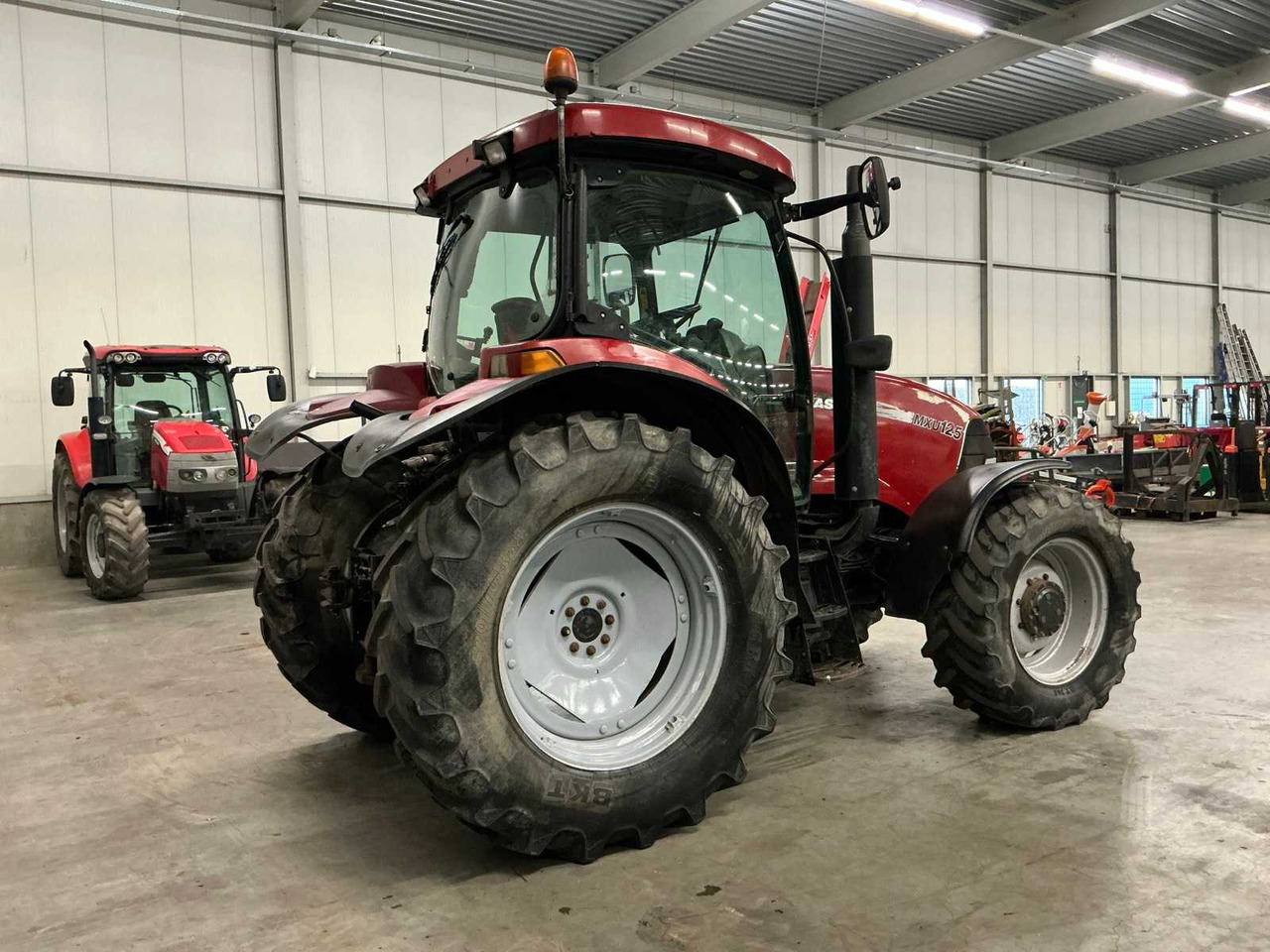 Tractor CASE IH MXU125 ALL-WHEEL DRIVE FARM TRACTOR
