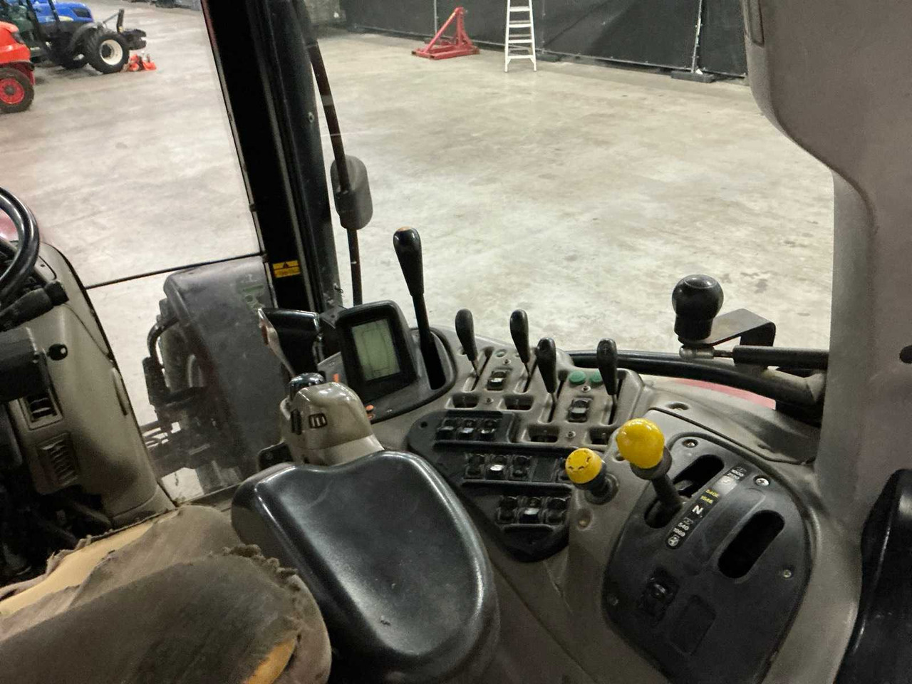 Tractor CASE IH MXU125 ALL-WHEEL DRIVE FARM TRACTOR